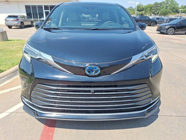 2025 Toyota Sienna Platinum Hurst TX