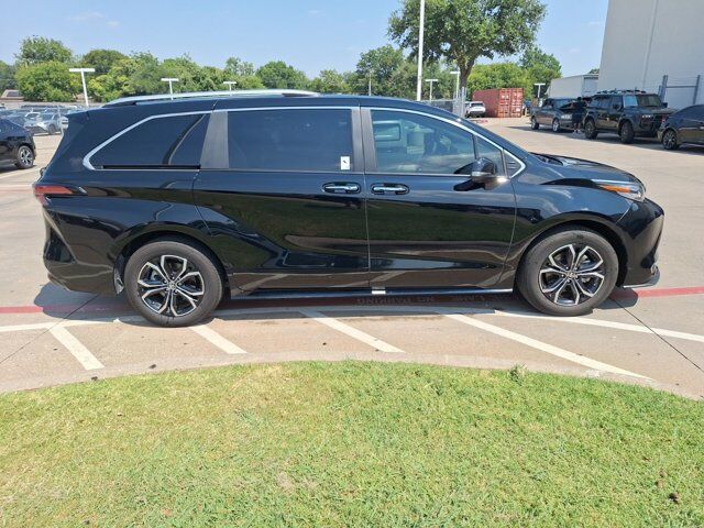 2025 Toyota Sienna Platinum Hurst TX