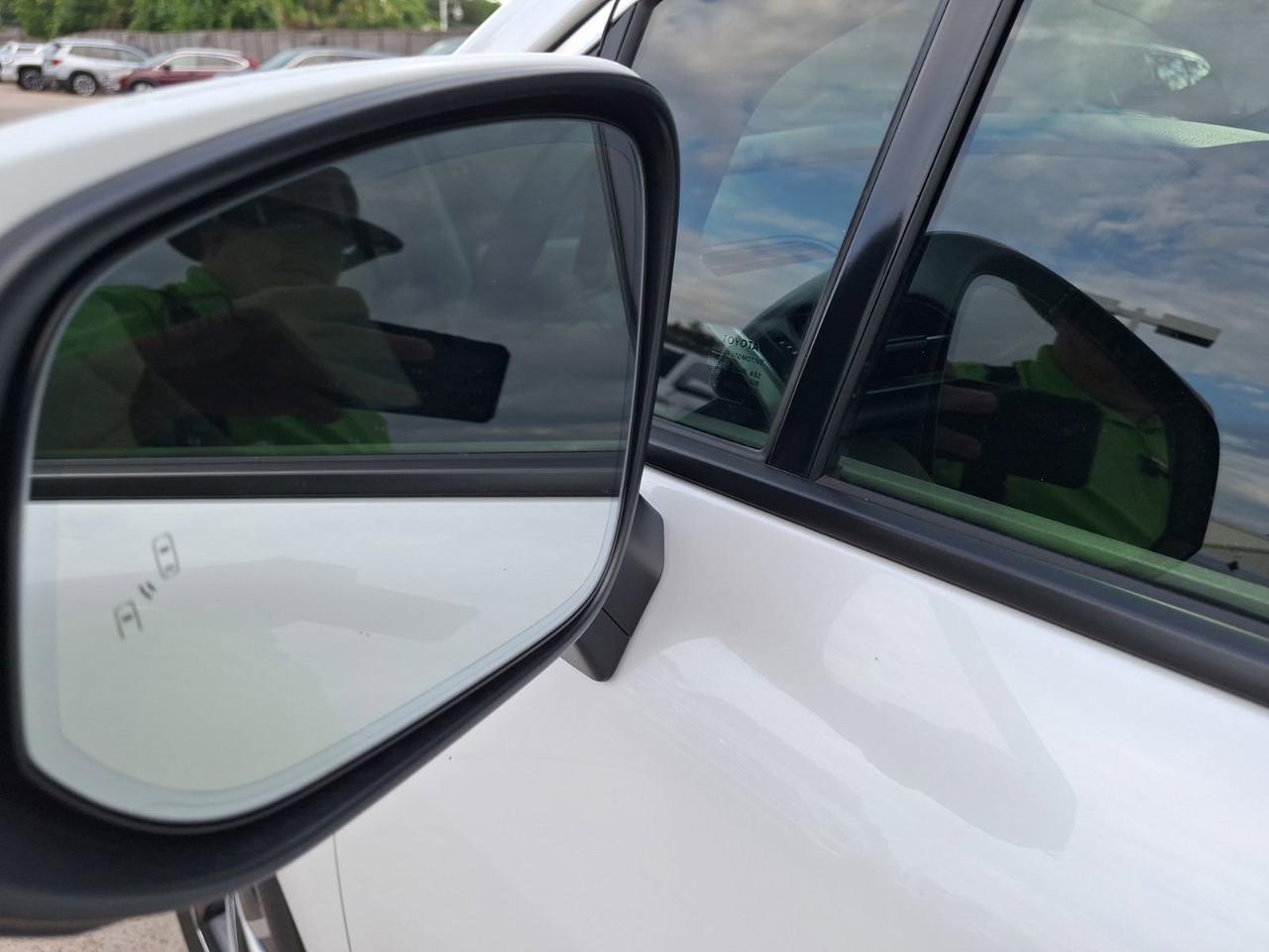 2025 Toyota Sienna Platinum Hurst TX