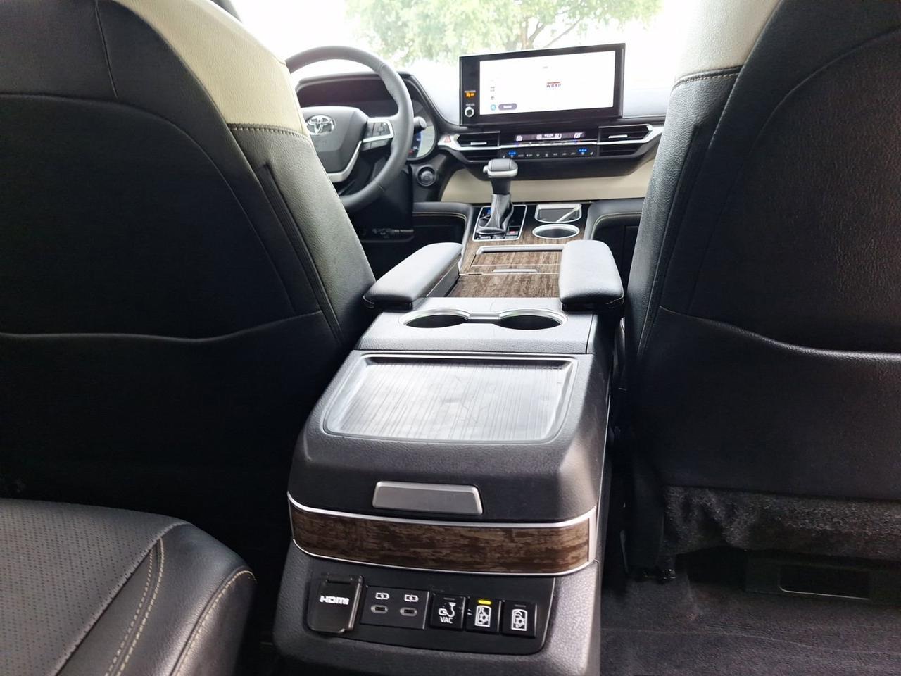 2025 Toyota Sienna Platinum Hurst TX