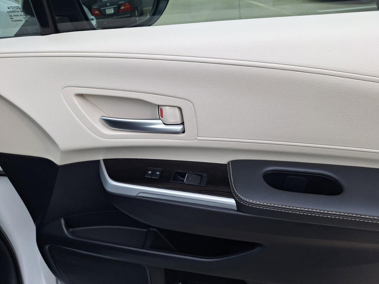 2025 Toyota Sienna Platinum Hurst TX