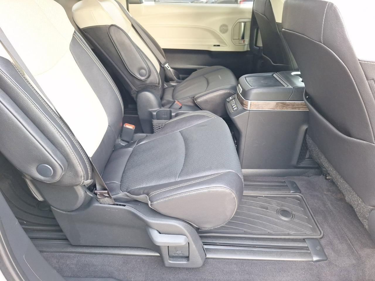 2025 Toyota Sienna Platinum Hurst TX