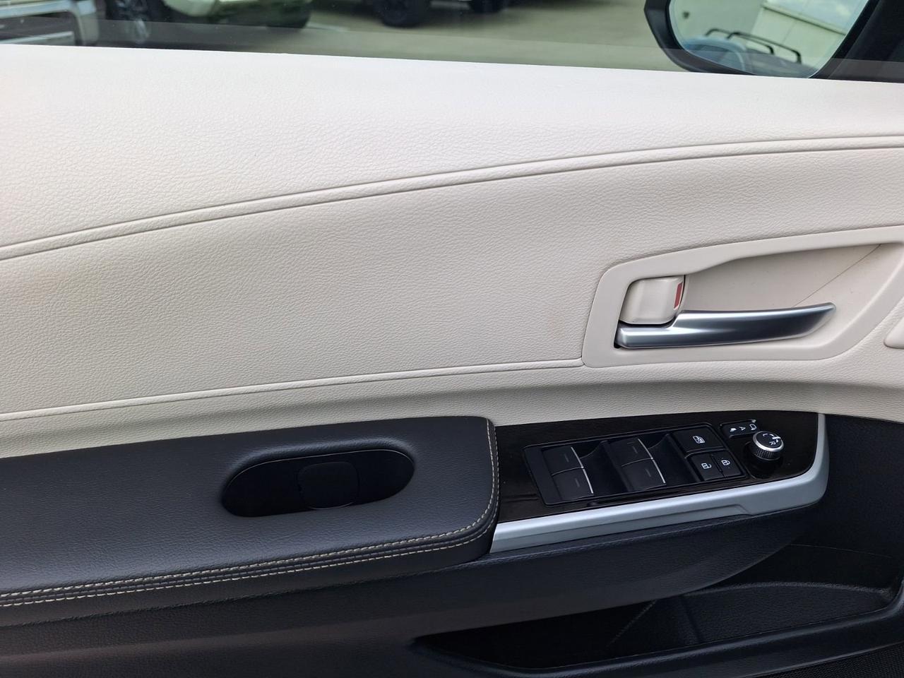 2025 Toyota Sienna Platinum Hurst TX