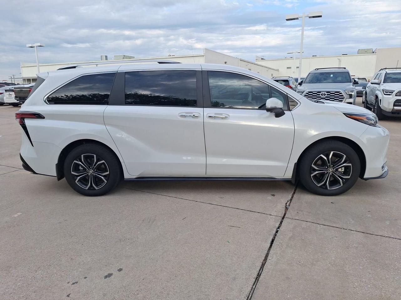 2025 Toyota Sienna Platinum Hurst TX