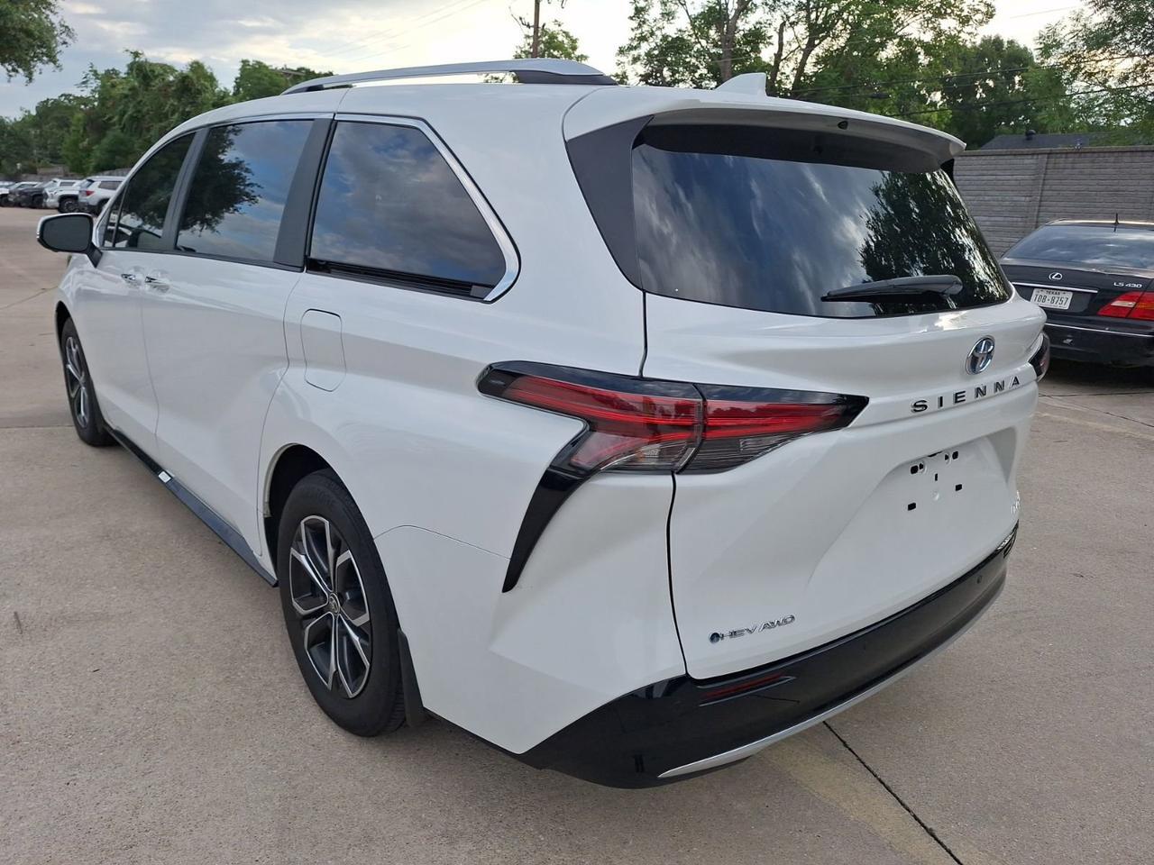 2025 Toyota Sienna Platinum Hurst TX