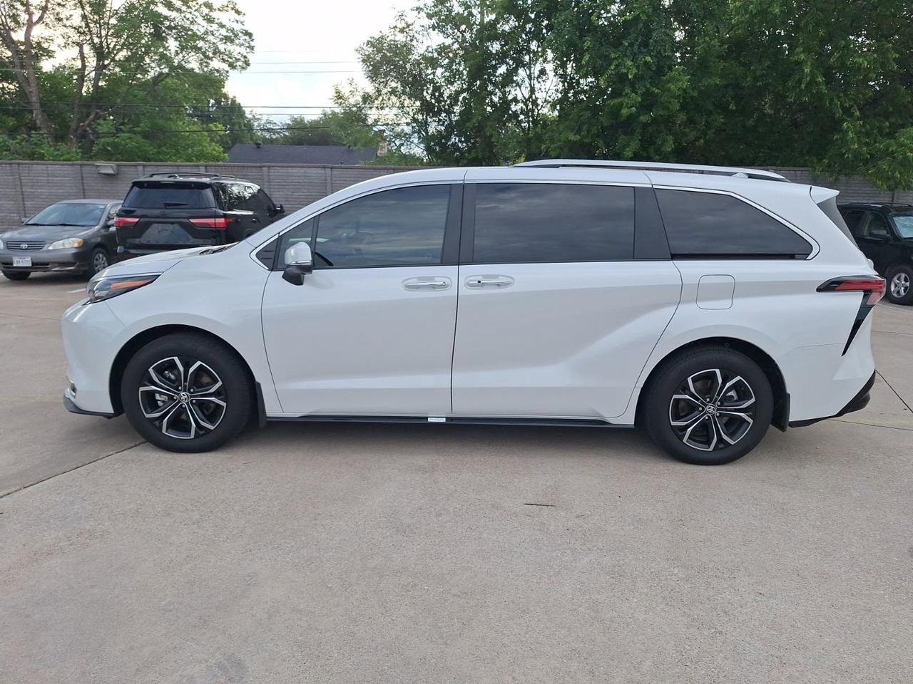 2025 Toyota Sienna Platinum Hurst TX