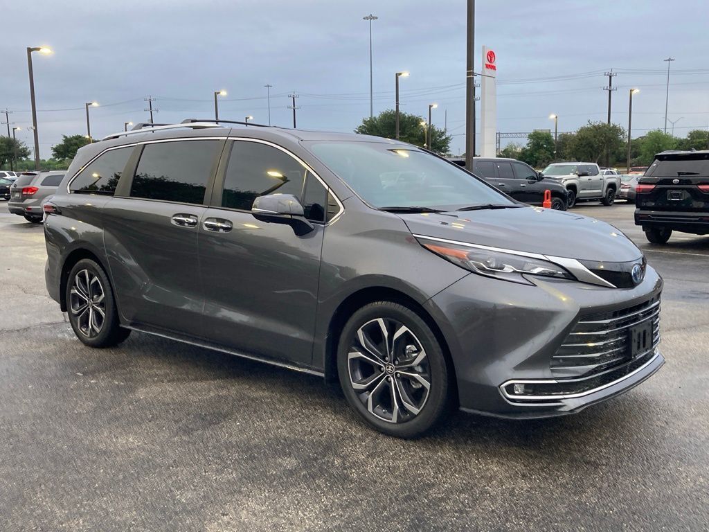 2025 Toyota Sienna Platinum