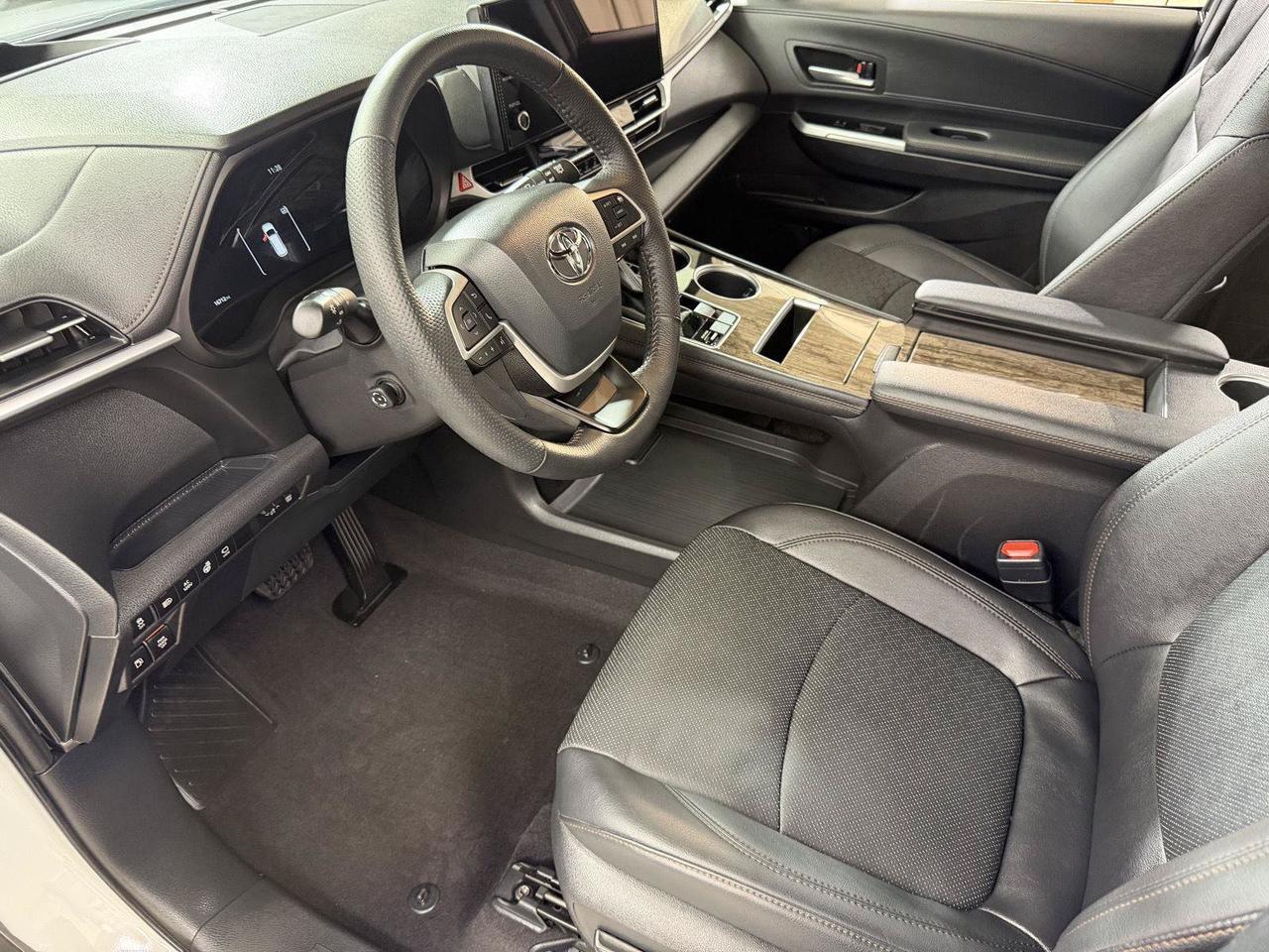 2025 Toyota Sienna Platinum Annapolis MD