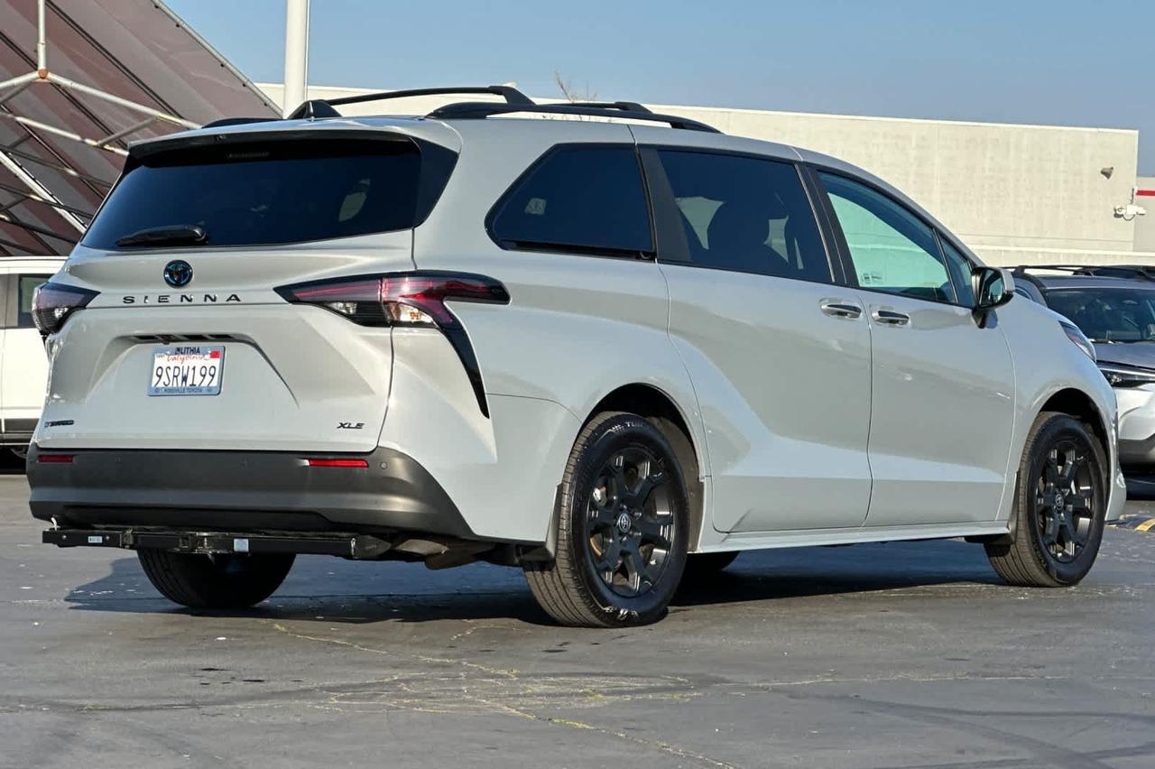 2025 Toyota Sienna Woodland Edition