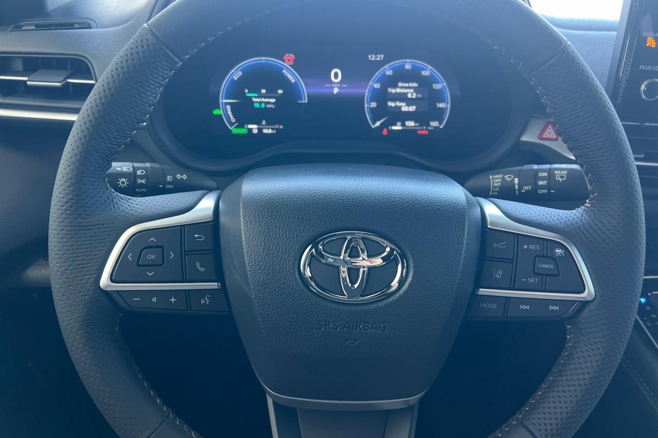 2025 Toyota Sienna Woodland Edition Ontario OR