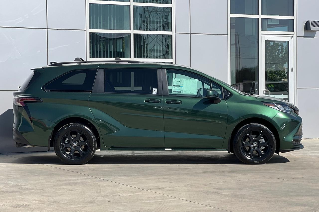 2025 Toyota Sienna Woodland Edition Ontario OR