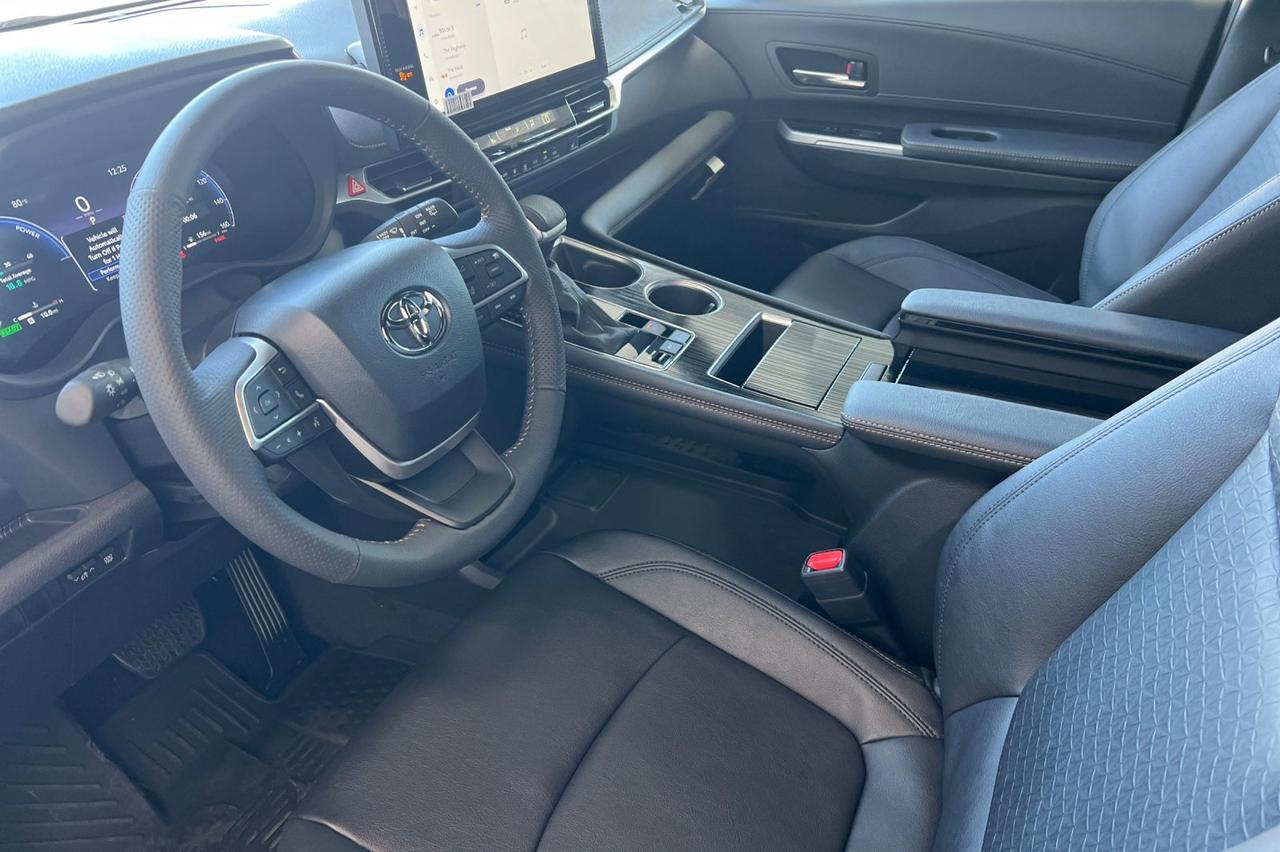 2025 Toyota Sienna Woodland Edition Ontario OR