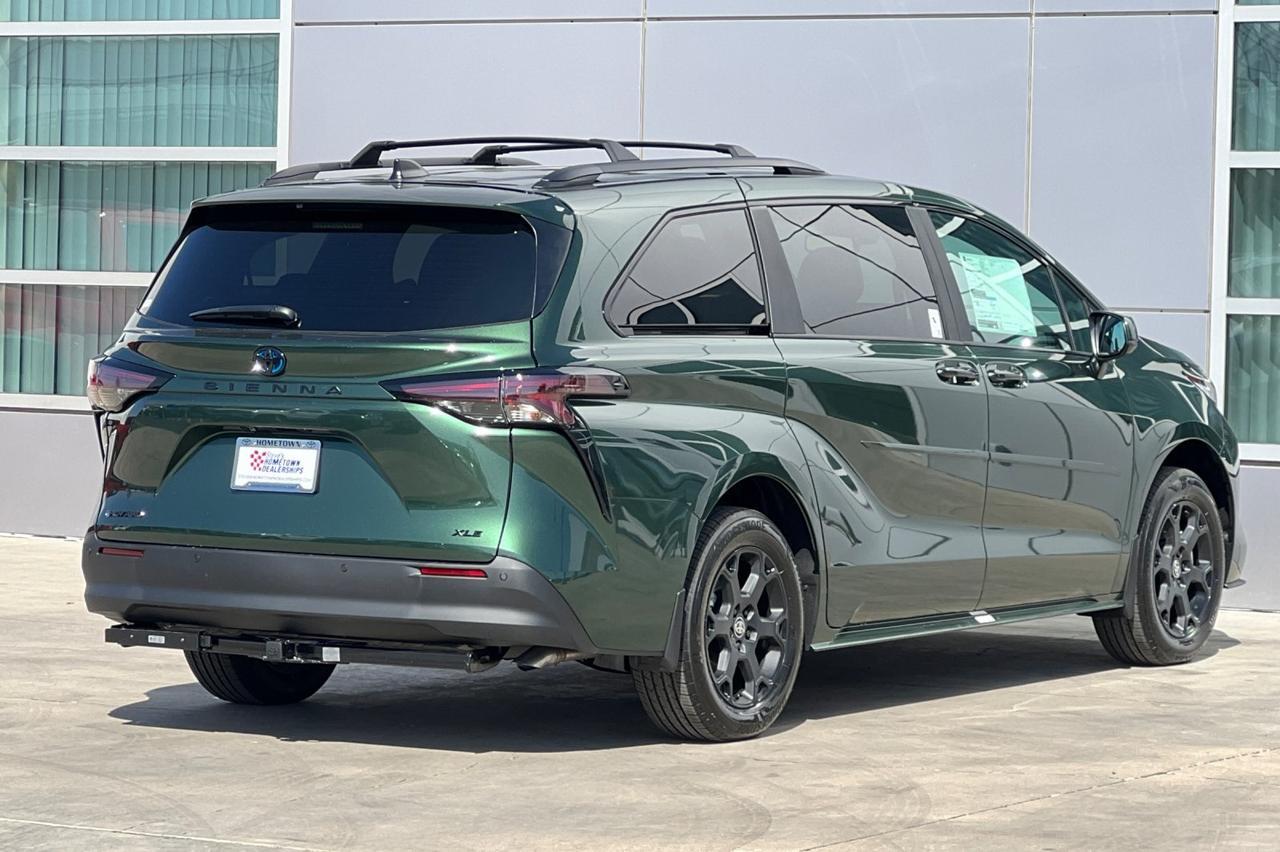 2025 Toyota Sienna Woodland Edition Ontario OR