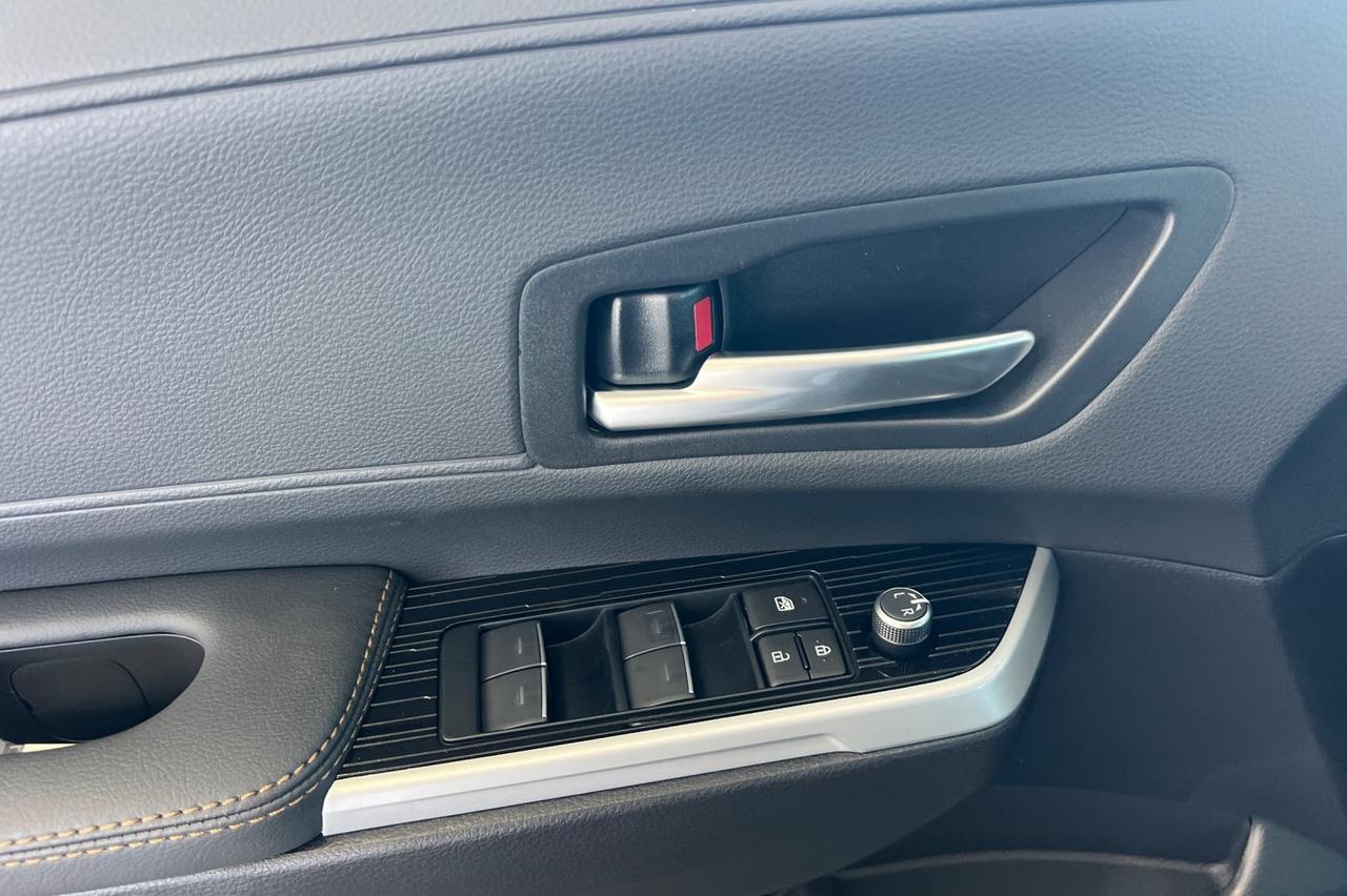2025 Toyota Sienna Woodland Edition Ontario OR