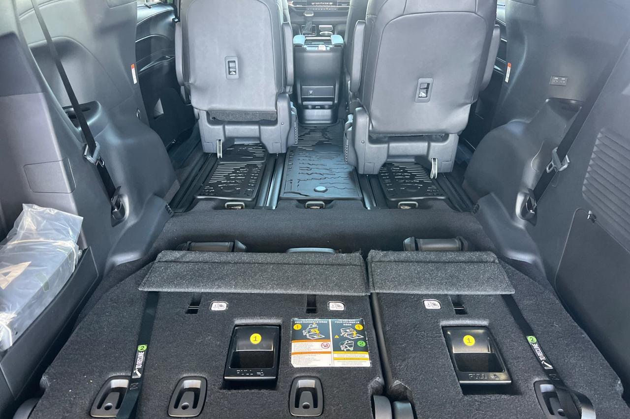 2025 Toyota Sienna Woodland Edition Ontario OR