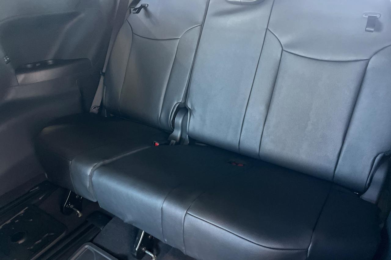 2025 Toyota Sienna Woodland Edition Ontario OR