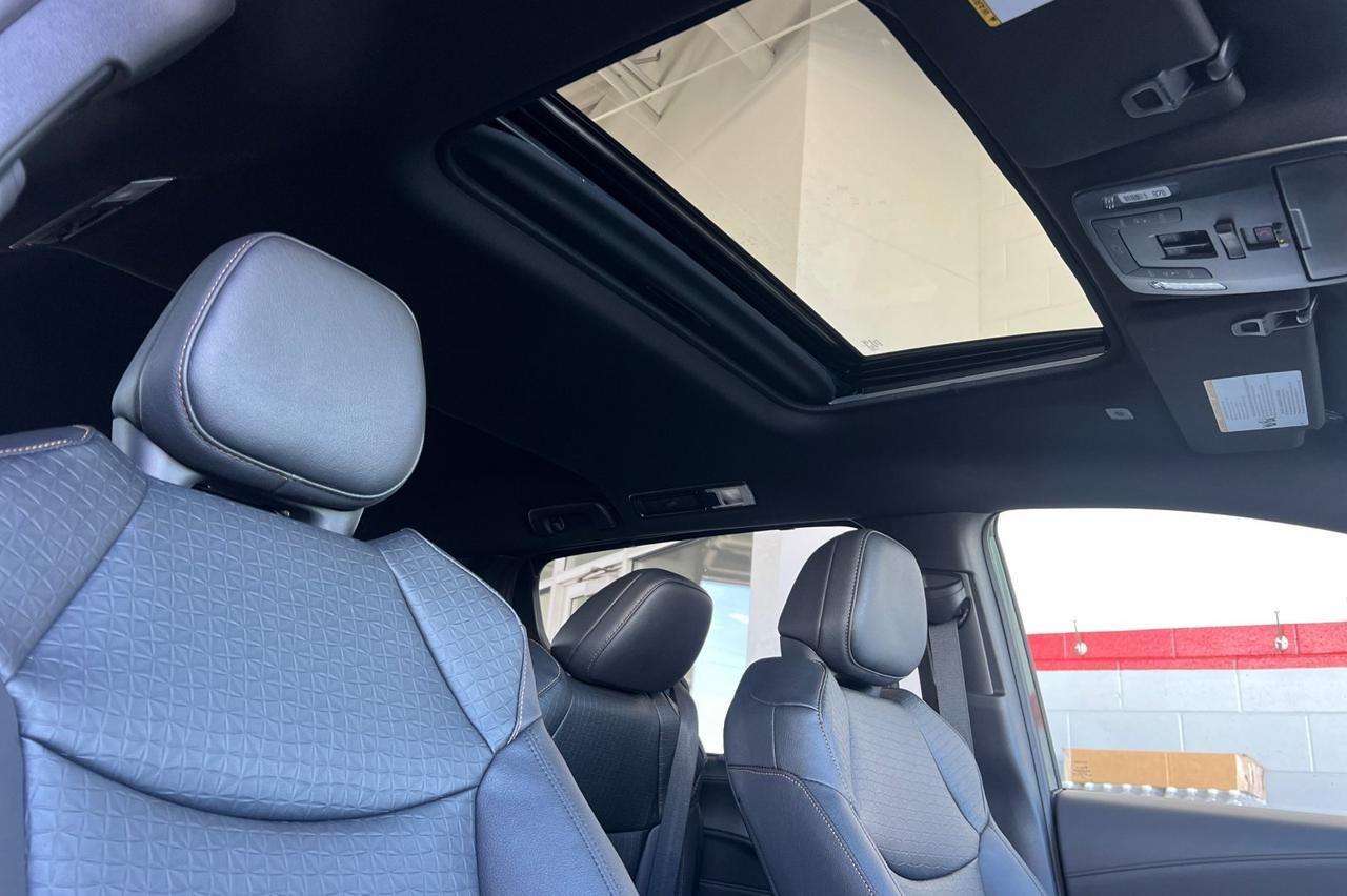2025 Toyota Sienna Woodland Edition Ontario OR