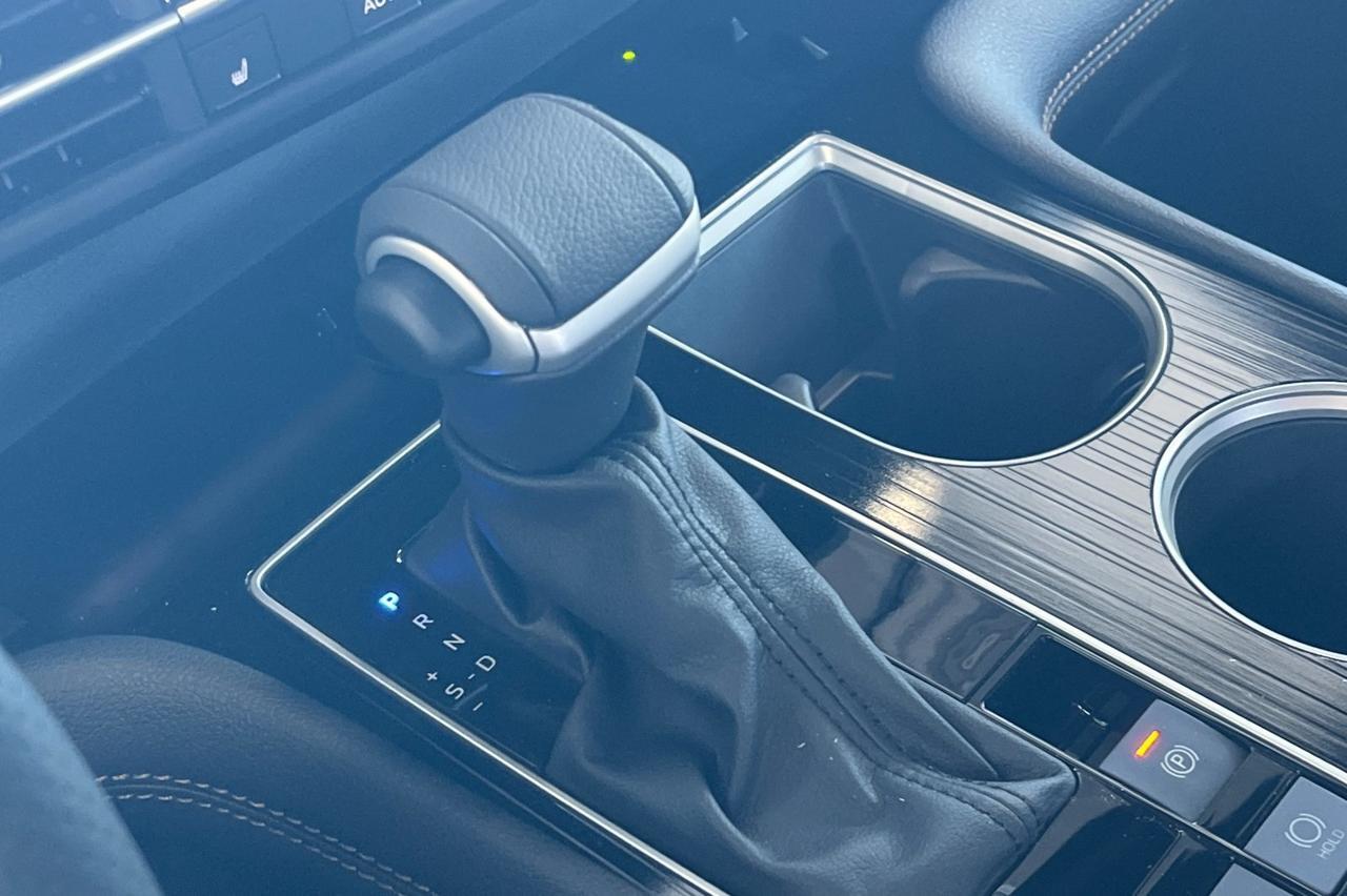 2025 Toyota Sienna Woodland Edition Ontario OR