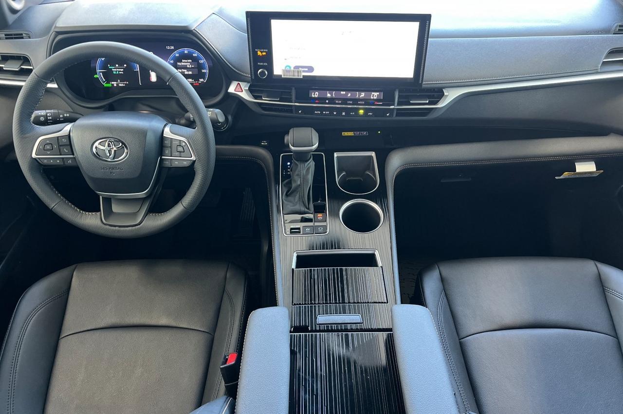 2025 Toyota Sienna Woodland Edition Ontario OR