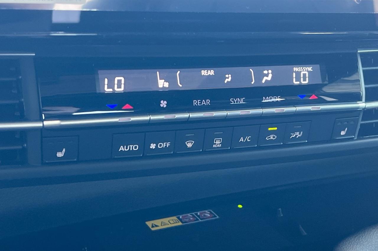 2025 Toyota Sienna Woodland Edition Ontario OR