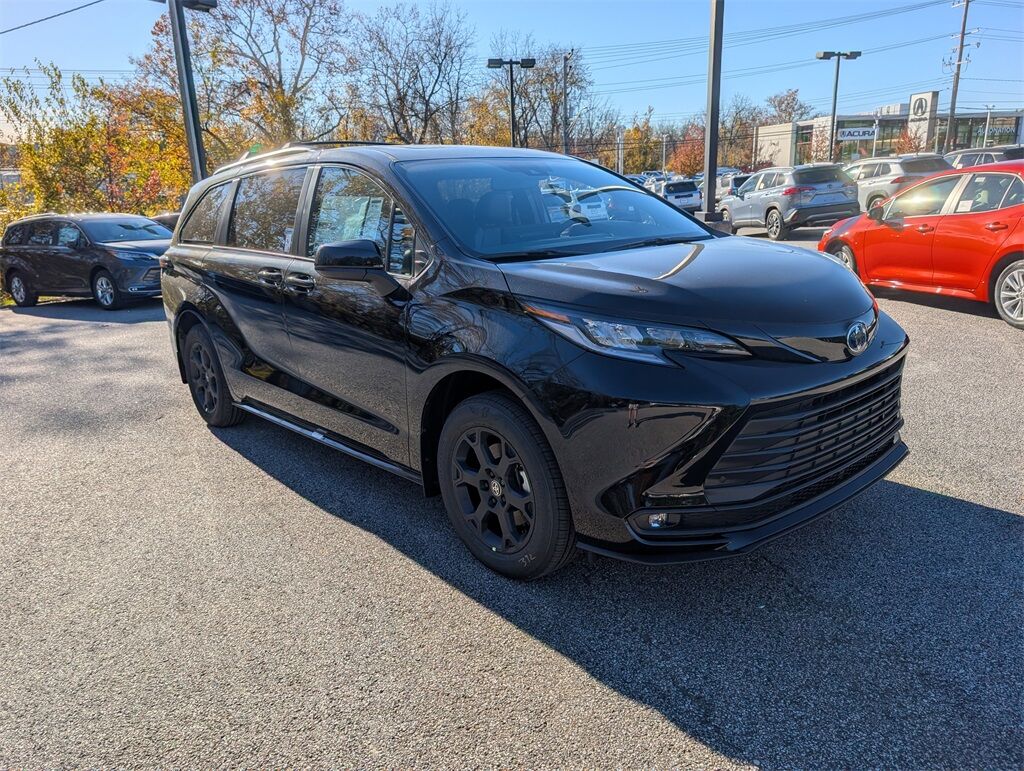 2025 Toyota Sienna Woodland Edition