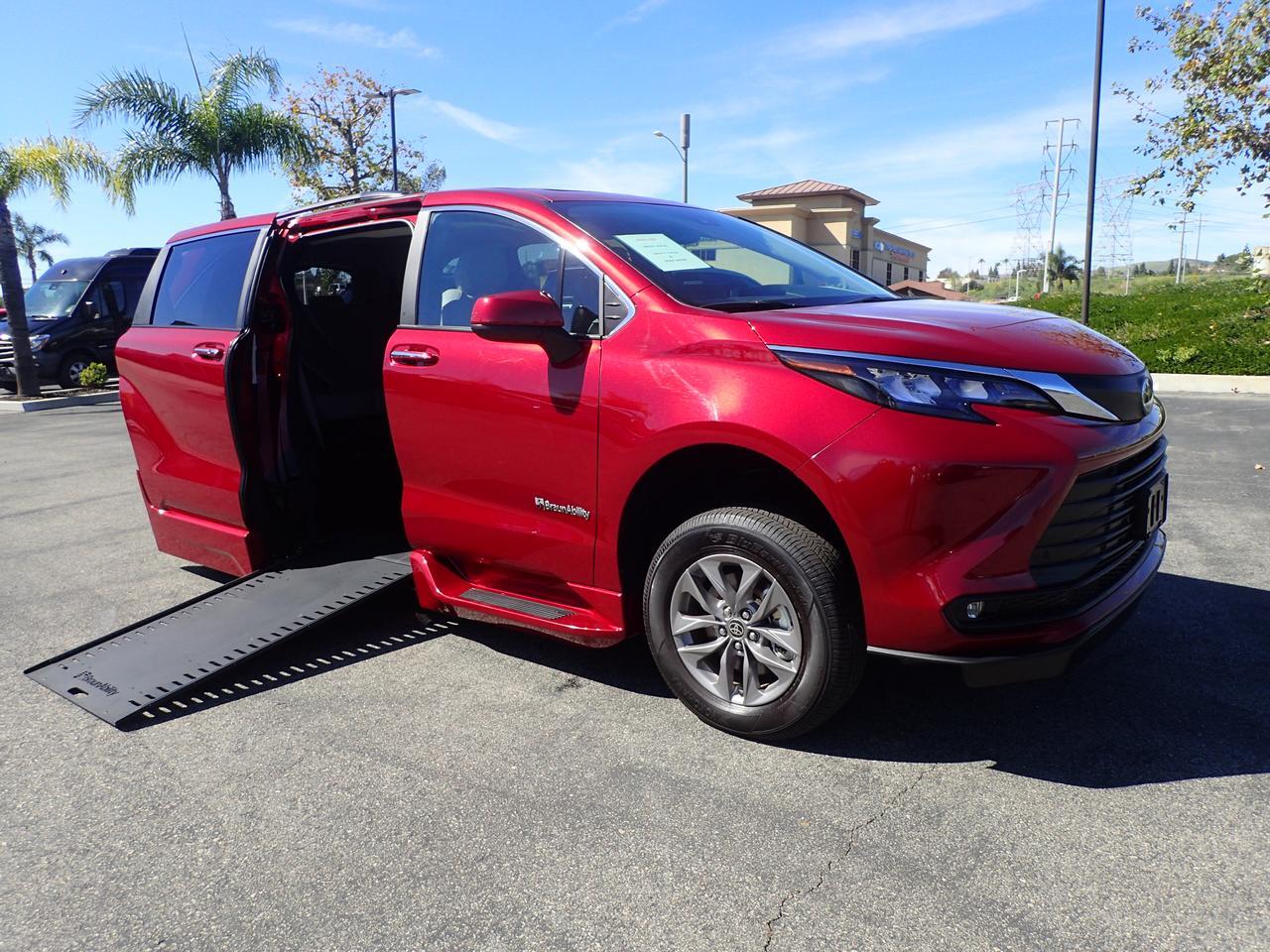 2025 Toyota Sienna XLE+