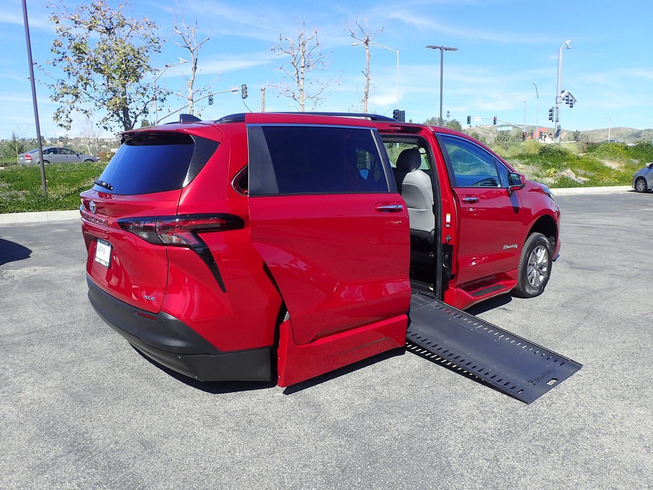 2025 Toyota Sienna XLE+ Anaheim CA