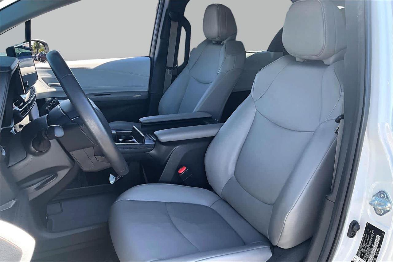 2025 Toyota Sienna XLE Folsom CA
