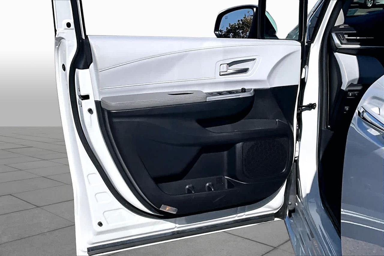 2025 Toyota Sienna XLE Folsom CA