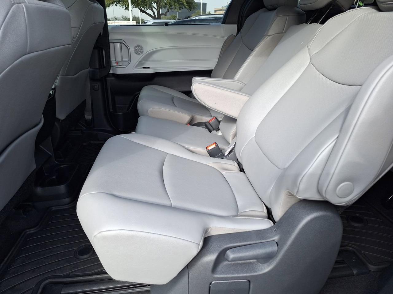 2025 Toyota Sienna XLE Hurst TX