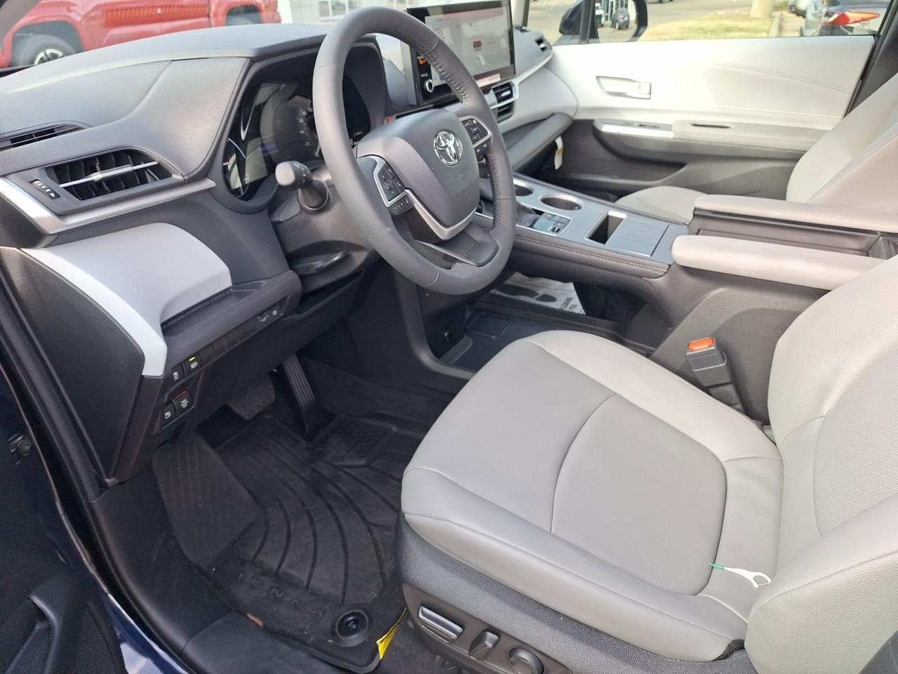 2025 Toyota Sienna XLE Hurst TX