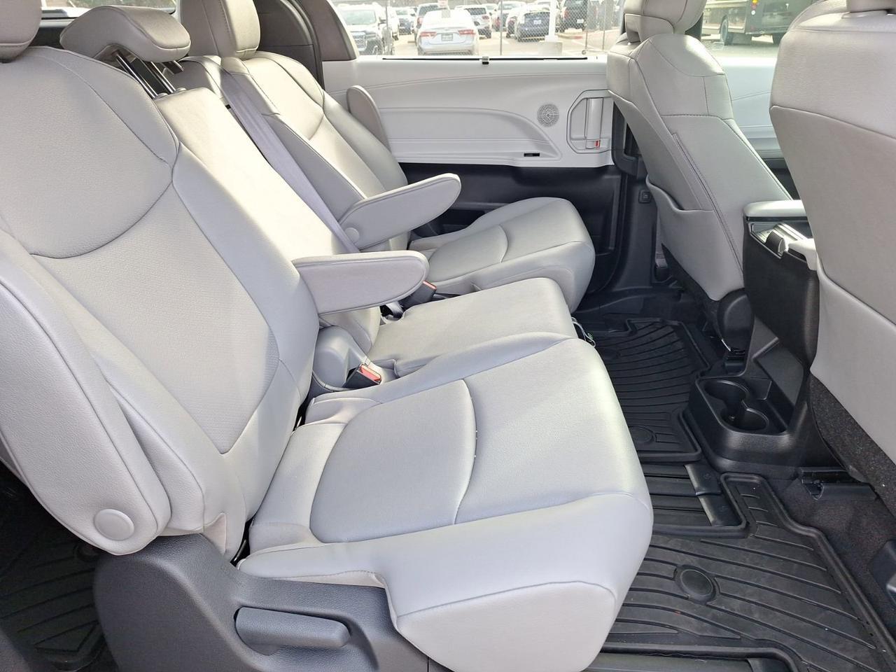 2025 Toyota Sienna XLE Hurst TX