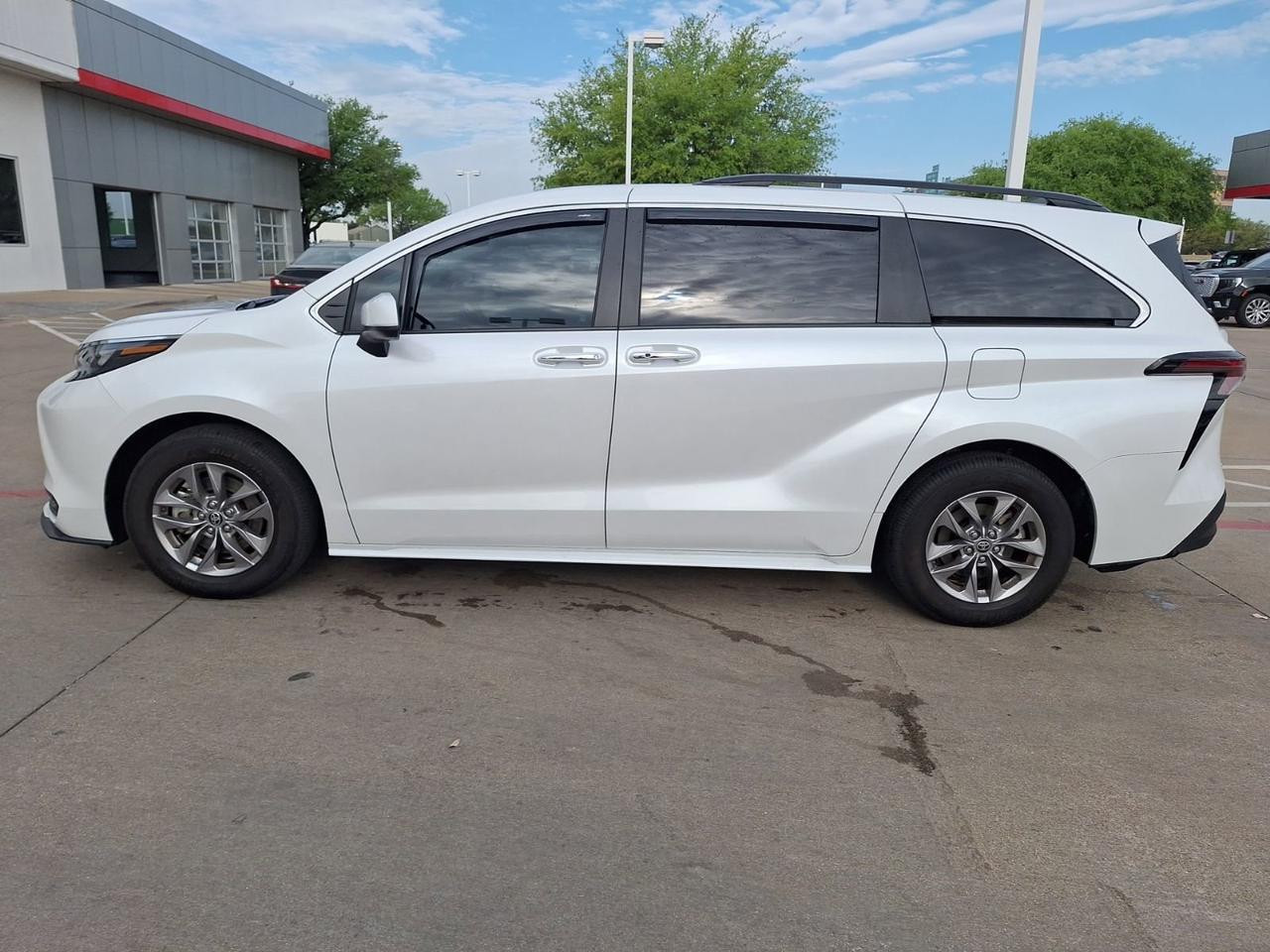 2025 Toyota Sienna XLE Hurst TX