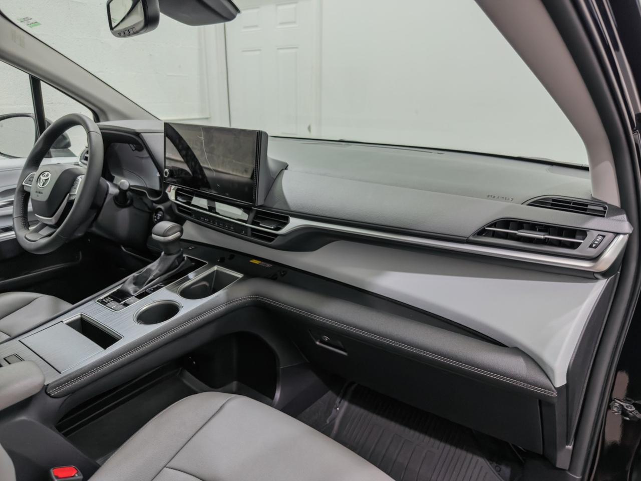2025 Toyota Sienna XLE HYBRID AWD Tallmadge OH