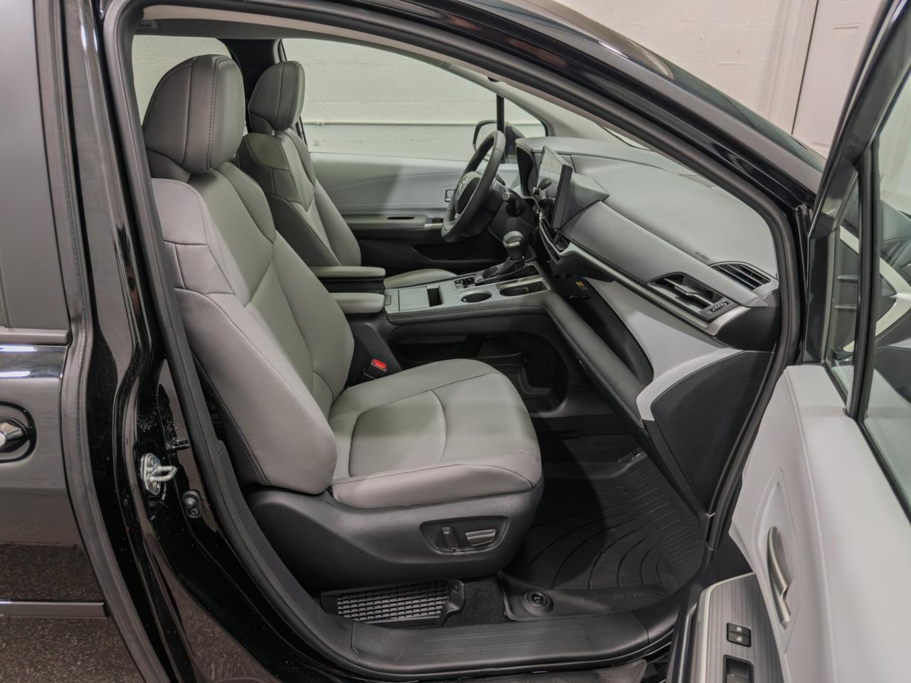 2025 Toyota Sienna XLE HYBRID AWD Tallmadge OH