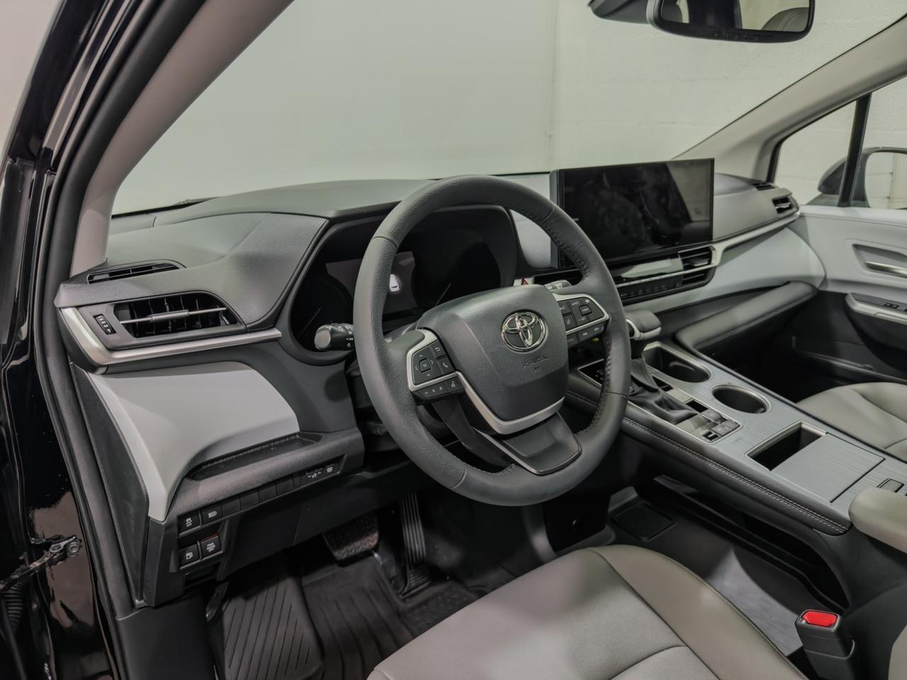 2025 Toyota Sienna XLE HYBRID AWD Tallmadge OH