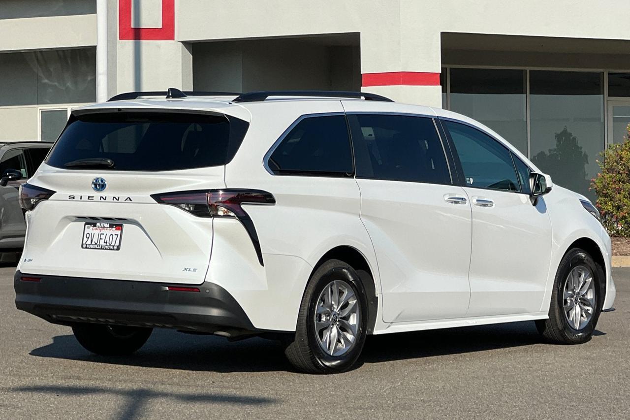 2025 Toyota Sienna XLE