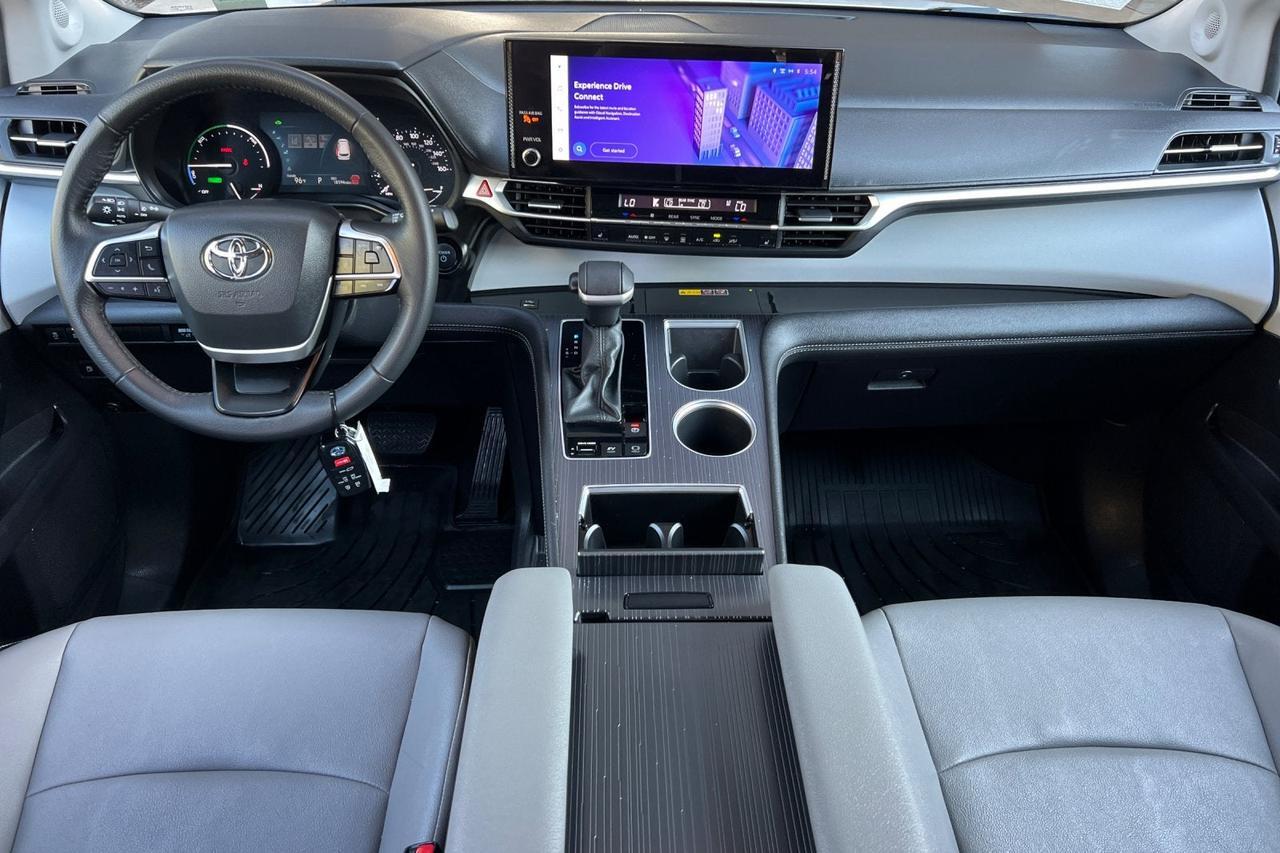 2025 Toyota Sienna XLE