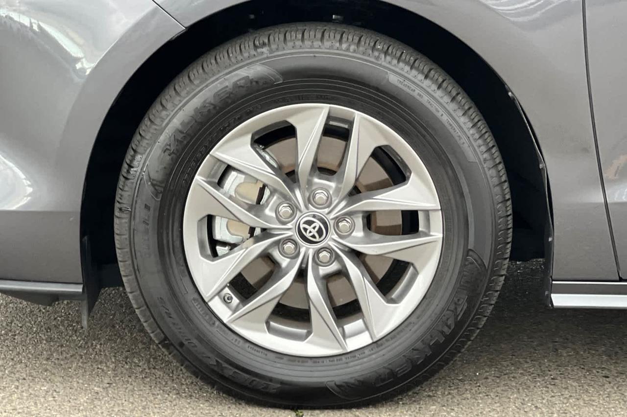 2025 Toyota Sienna XLE Roseville CA