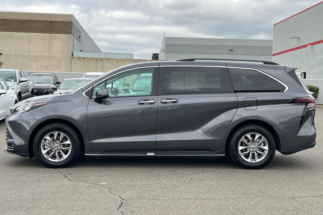 2025 Toyota Sienna XLE Roseville CA