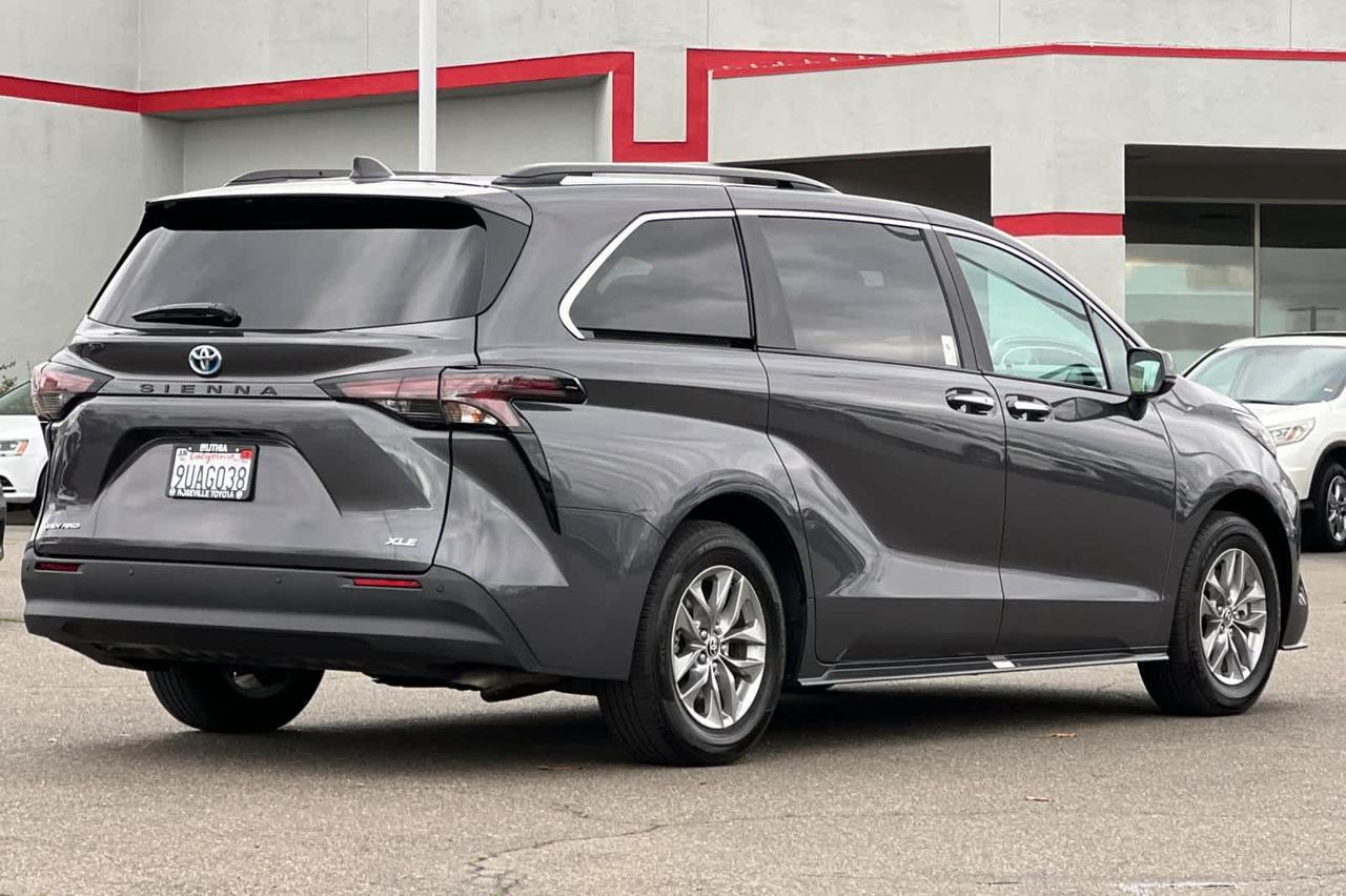 2025 Toyota Sienna XLE
