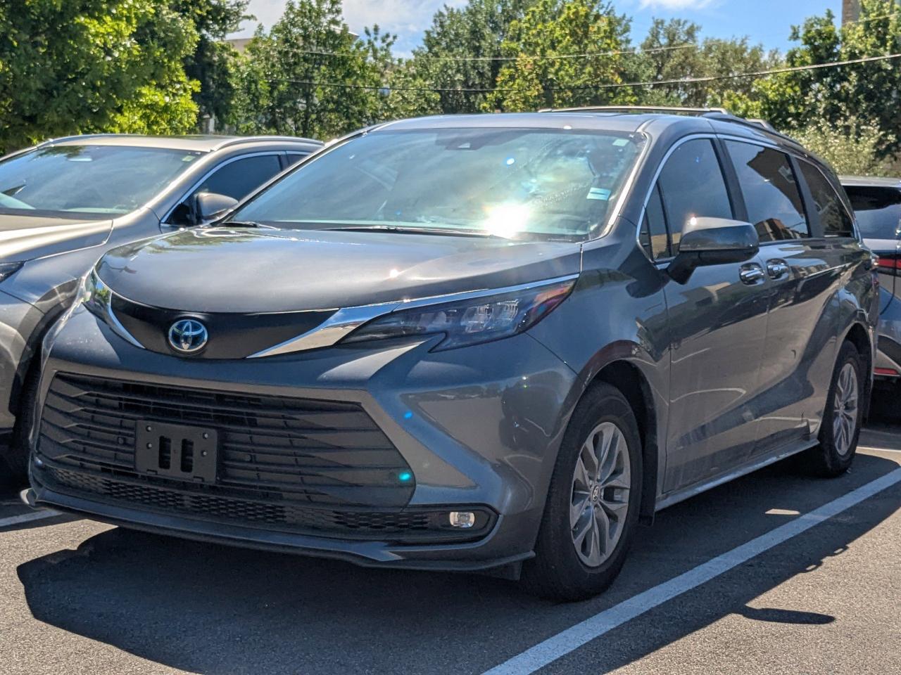 2025 Toyota Sienna XLE