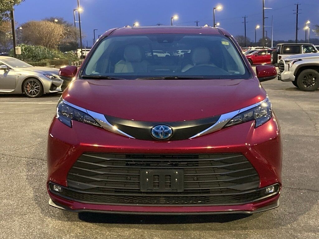 2025 Toyota Sienna XLE San Antonio TX