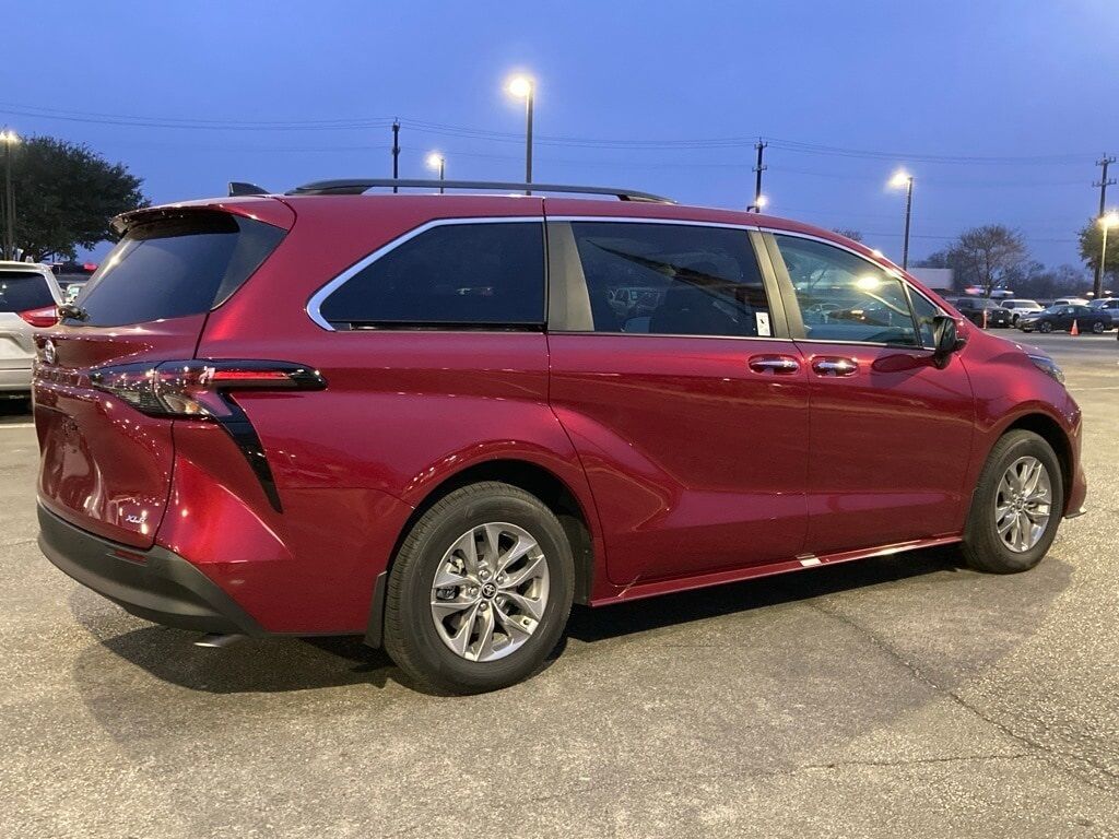 2025 Toyota Sienna XLE San Antonio TX