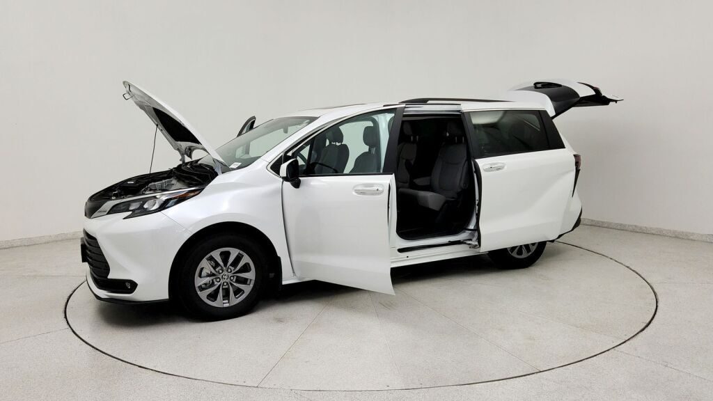 2025 Toyota Sienna XLE Laurel MD