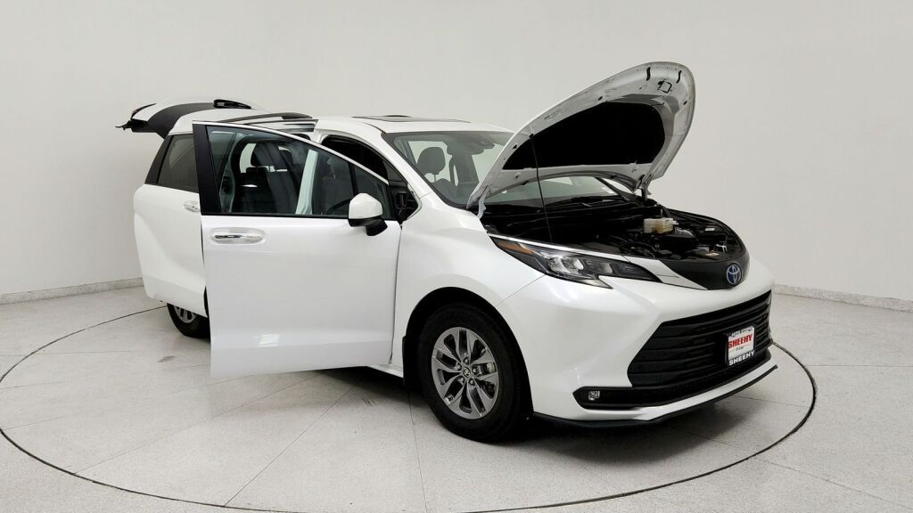 2025 Toyota Sienna XLE Laurel MD