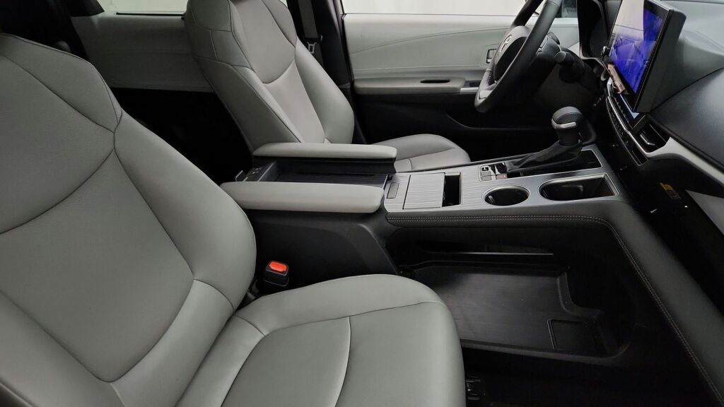 2025 Toyota Sienna XLE Laurel MD