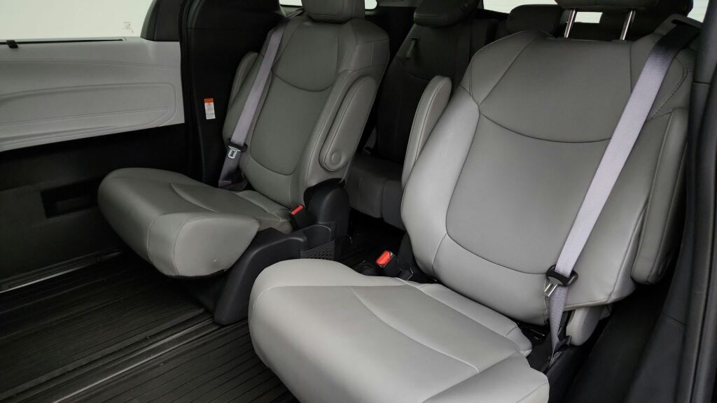 2025 Toyota Sienna XLE Laurel MD