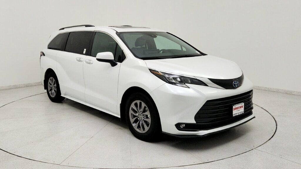 2025 Toyota Sienna XLE