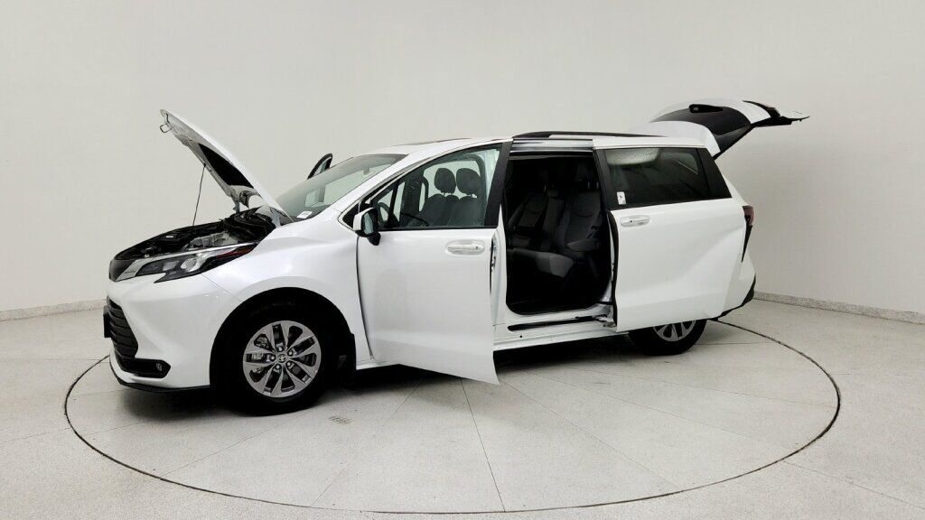 2025 Toyota Sienna XLE Laurel MD